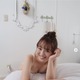 神部美咲、セクシーな谷間強調カット公開！グラビアオフショットにファン歓喜 画像