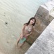 関根優那、撮影の合間にとらえた水着カット！素の表情にかわいいの声 画像