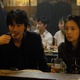 ほろ酔いの北川景子、綾野剛と居酒屋で語らい......映画『ドクター・デスの遺産』新場面写真解禁 画像