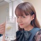 トリンドル玲奈、レモンサワーの乾杯カット公開！「一緒に飲みたい」「何の番組？」の声多数 画像