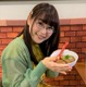 桜井日奈子、台湾料理を手にニッコリ！ドラマオフショットが「ただただ可愛い」と反響 画像