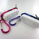 実売1,980円——バッグにも取り付けられる軽量33gのミニスピーカー 画像