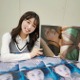 くりえみ、大量のサイン本とともに写真集発売記念イベントアピール！「感謝の気持ちでいっぱい」 画像