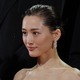 綾瀬はるかがワンピースタイプの水着姿を披露！ハワイで撮影したグラビアカット公開 画像