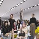 ILLIT、パリファッションウィークでシックなスタイリング披露 画像