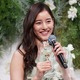 新木優子、雑誌のオフショが「反則級の可愛さ」！素肌大胆見せのミニ丈姿も 画像