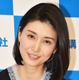 “2児の母”橋本マナミ、セーラー服を完璧着こなし「とっても素敵」「ママになってもよく似合う」 画像