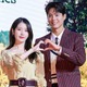 Netflix未配信の中国で…ドラマ『おつかれさま』主演の画像がスーパー広告に無断使用され物議 画像