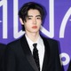 ENHYPEN・ソンフン、“男の色気”漂うタンクトップ姿に視線集中！「イケメンすぎ」「完璧」【PHOTO】 画像