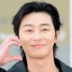 革ジャン姿で視線ロック！パク・ソジュン、“眠らない街”を舞台に圧倒的存在感【PHOTO】 画像