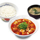 松屋、唐辛子と山椒の風味が絶品の人気メニュー「本格四川風麻婆豆腐」が13日より復活！ 画像