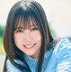 日向坂46・鶴崎仁香、爽やかシャツ姿の撮り下ろしカットが公開！ 画像