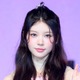 「天使」ILLIT・モカ、『下妻物語』の深田恭子に変身!?愛らしさMAXのロリータファッション【PHOTO】 画像