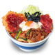 韓国料理風3種の肉を豪快盛り！かつや新メニュー「牛豚鶏のプルコギビビンカツ丼」10日より販売 画像