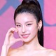 ITZY・イェジ、“美デコルテ”際立つドレス姿にうっとり…パリの夜を彩る圧巻オーラ「まさに女神」【PHOTO】 画像