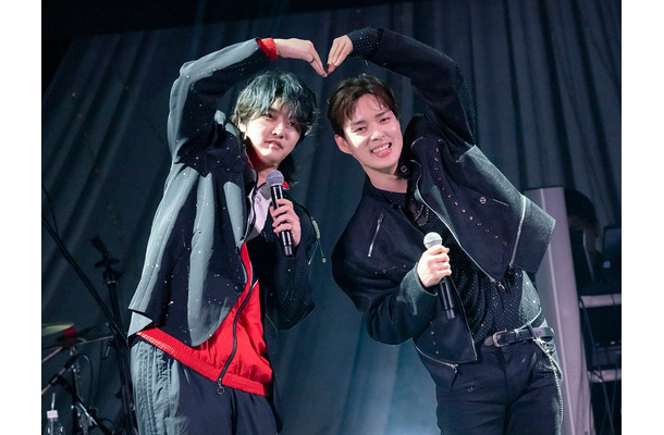 シン・ウォンホ、15周年ライブで熱唱！ヨンソクとの再共演に大盛り上がり　CROSS GENE再始動の気配も？