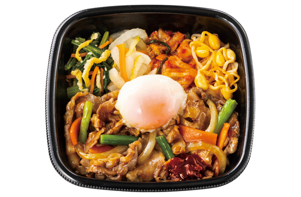 まぜて旨辛！ 温玉付き肉増し焼肉ビビンバ　1080円