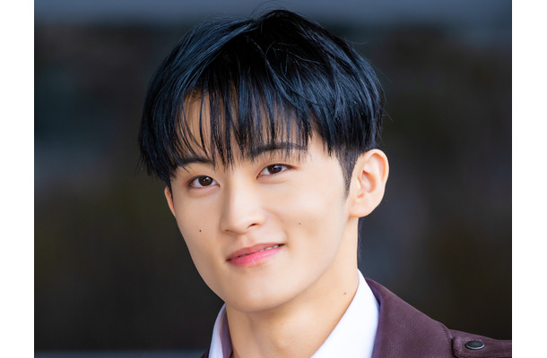 NCT・マーク、渋い服も上品に仕上げる！端正なルックスで中国ファッションウィークへ