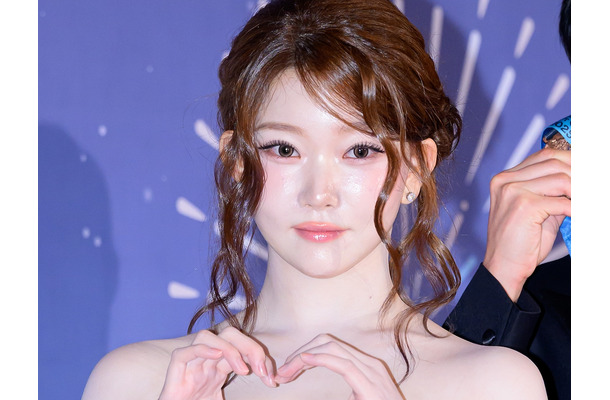 下半身がクッキリ…日本人K-POPアイドル、“ピチピチ”ウェア姿に視線釘付け「えぐい」「バリかわいい」