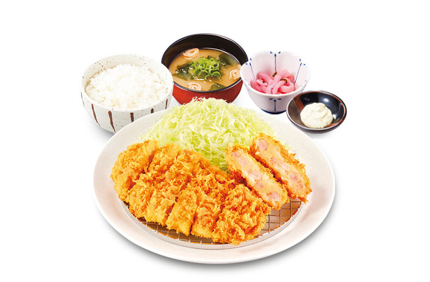 「ぷりっぷり海老かつと熟成ロースかつ定食」990円（税込）
