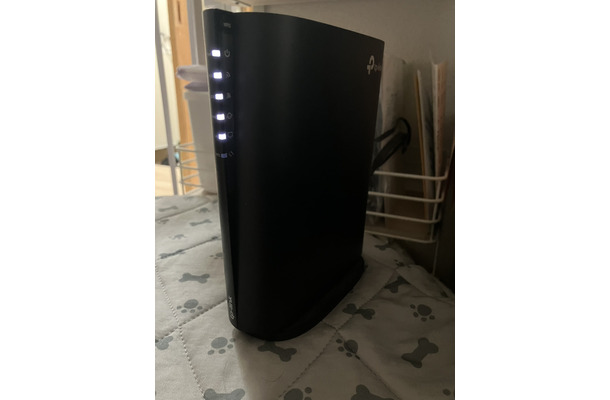 導入したTP-Link Archer AX3000。WANポートは1Gbps対応だが、応答速度の安定性を重視した選択だ