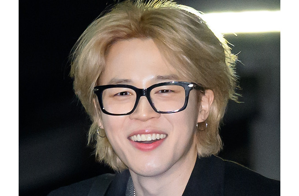 BTS・JIMIN、劇場をお忍び訪問！『プデュ』出身親友のミュージカルデビューの応援に駆け付ける