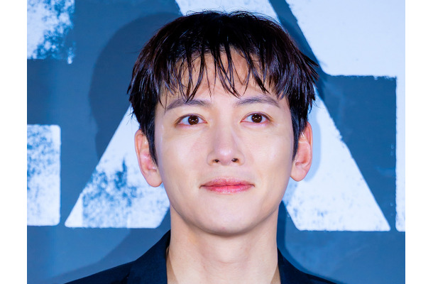 俳優チ・チャンウク、輝きを増すばかりの美貌…ジャケット＆濡れた質感の髪で制作報告会に登場