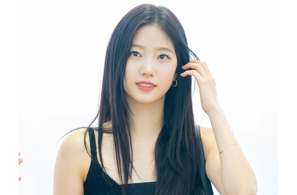 素肌にしか目がいかない…LE SSERAFIM・カズハ、危険な“成熟美”でファンを「ノックアウト」