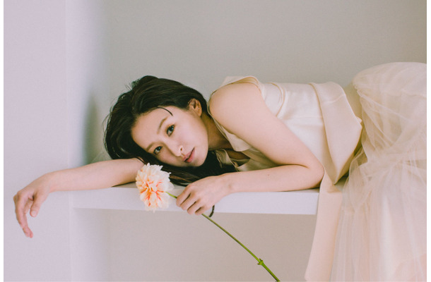 島袋寛子、デビュー30周年記念の新ビジュアル公開＆SNS開設！