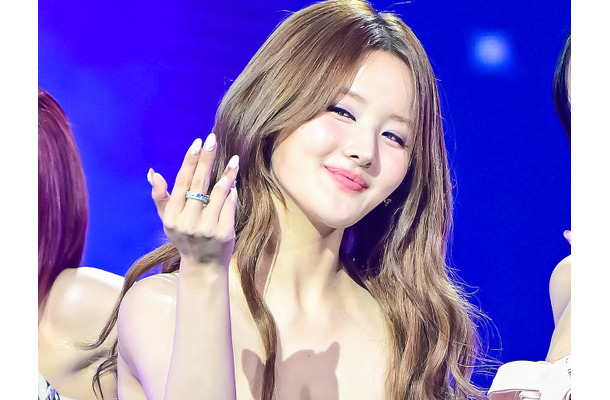 耐えられてる…？ベル、危ういほどの“細ストラップ”で際立つボリューム感「わあすごい！」