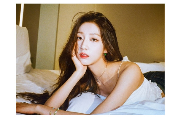 K-POPアイドル出身イェイン、リゾートで際立つ「完璧なプロポーション」