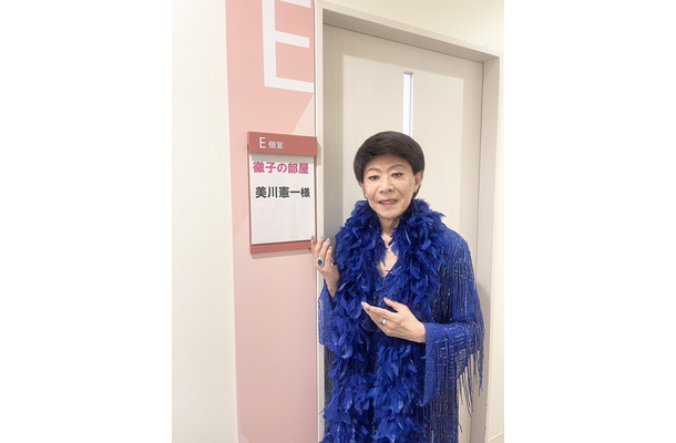 パーキンソン病公表の美川憲一、『徹子の部屋』出演＆歌唱告知にファン歓喜！「元気そうでよかった」