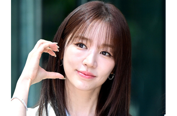 41歳とは思えぬ驚異的スタイル…『コーヒープリンス』女優、ミニ丈で魅せる“黄金美脚”にクギ付け