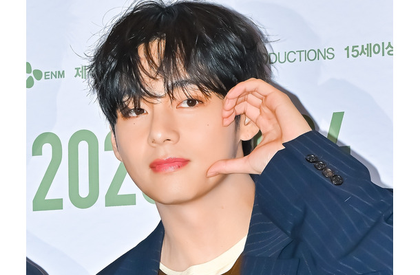 「異常に顔面偏差値高い人が…」BTS・V、ポケパークをお忍び訪問！“コダック”被って可愛らしく満喫