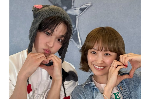 「笑顔が似すぎ」高橋愛、K-POPアイドルのいとこと再会！グループの“推し”ともキュートなSHOT