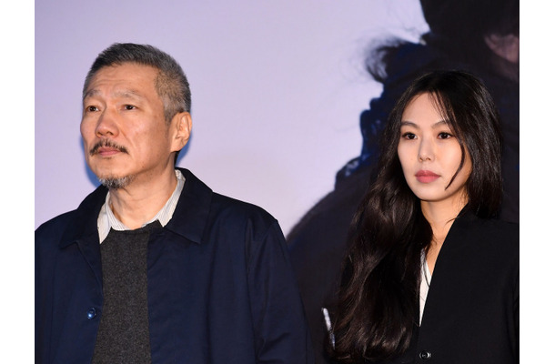 妻と離婚できないまま、“不倫関係”の女優との子を授かった韓国映画監督　最新作の試写会では“会見無し”