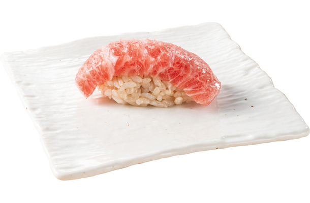「アンデスの紅塩で食べる、本鮪カマトロ握り［1貫］」（税込352円）