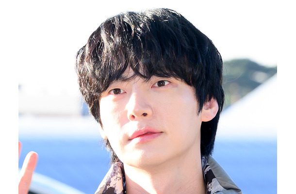 “バツイチ”韓国俳優、結婚式関連の話題で気まずい空気に…『花男』女優とドロ沼離婚