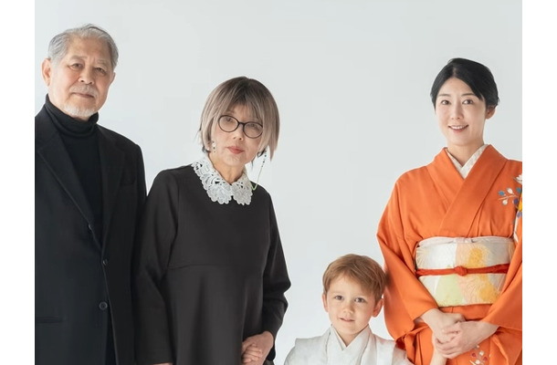 西洋男性から精子提供を受け未婚で出産した日本人タレント、実母が詐欺の摘発に貢献！日本警察から感謝状