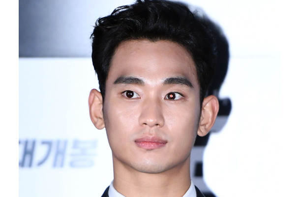 未成年交際疑惑で姿を消したトップ俳優キム・スヒョン、目撃談が公開「やつれてひどい顔だった」