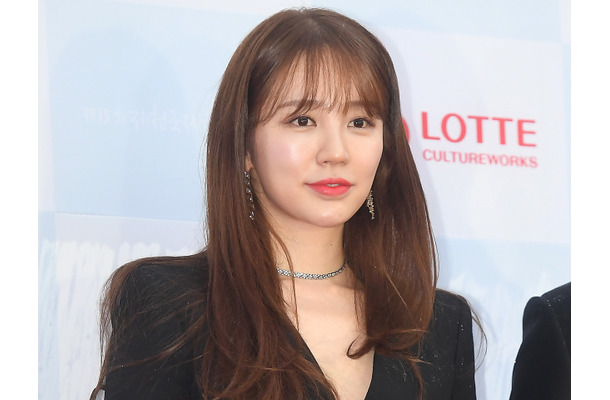 透かし編み＆背中丸見えで開放的に！『コーヒープリンス』女優、可愛すぎるスイムウェア姿