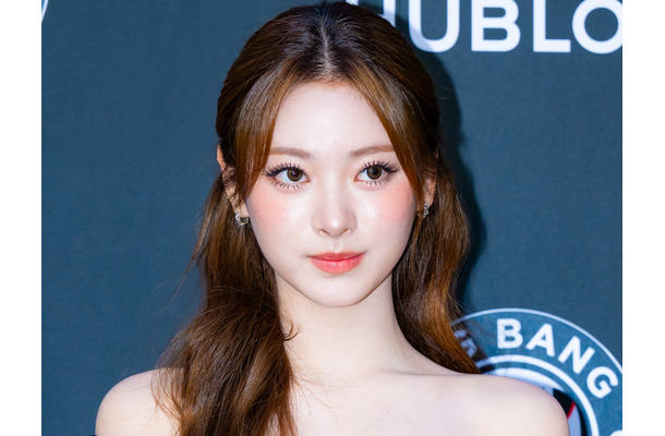 どこまで美しくなるの…日本人K-POPアイドル、くっきり“美鎖骨”あらわなドレス姿で魅了「国宝級」