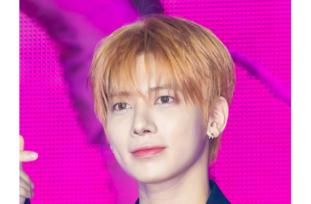 「メロの塊」TXT・テヒョン、春の陽気が似合うアイドル！公園で散歩する姿が可愛すぎると話題