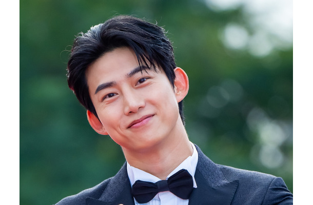 キムタクとも共演した2PM・テギョン、日本の人気俳優と“密着ショット”！仲睦まじい雰囲気に注目