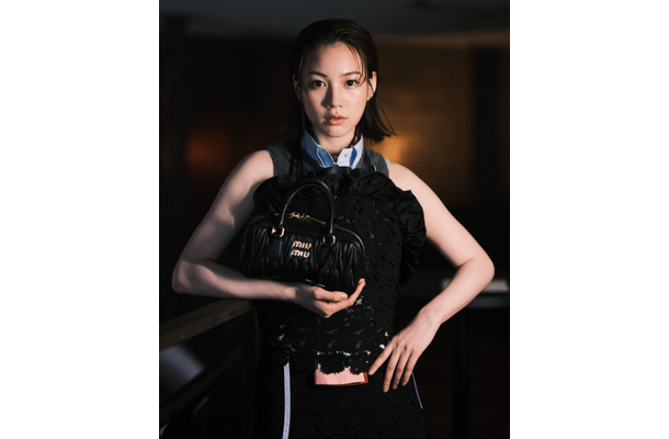 のん、洗練されたmiumiuコーデ披露！「やっとお会いできた」齋藤飛鳥とのツーショットも公開