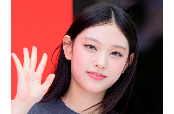 20歳になりグッと大人っぽく…NewJeansヘリン、誕生日に近況公開　再始動に向け高まる期待