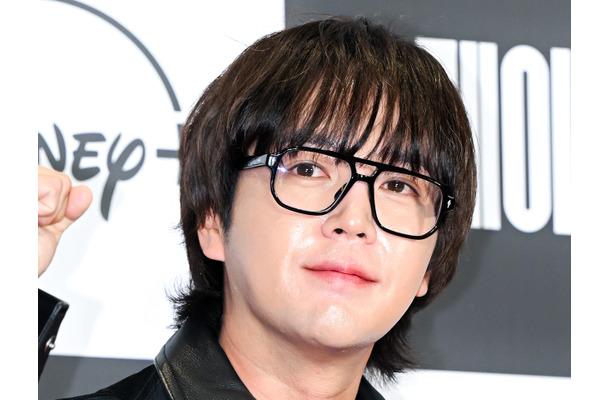 チャン・グンソク、映画界の巨匠を前に自慢のトーク力で笑顔届ける！唯一無二のオーラで圧倒
