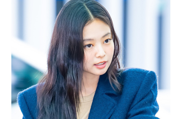 一糸まとわぬアヴァンギャルドな姿も…BLACKPINKジェニーとCHANELの縁、雑誌カバーに登場