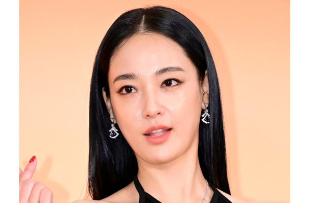 G-DRAGONと複数回の熱愛説の元韓国アイドル、むくんだ顔で整形疑惑浮上？「注射は…」