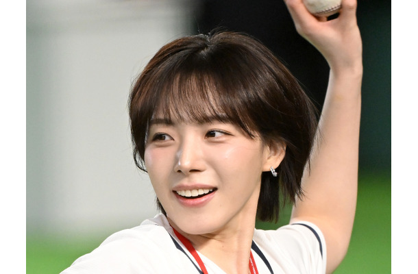 愛称“太もも女神”らしく存分に披露！韓国チア、“ほぼ素肌”の迷彩ルックをキュートに着こなし